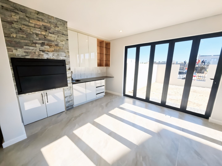 4 Bedroom Property for Sale in Sandown Western Cape